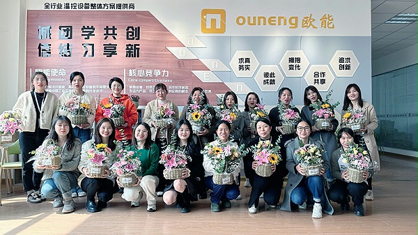 恒盛机械妇女节插花活动 恒盛机械妇女节插花活动
