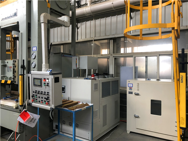 能控制流量和压力的模温机 能控制流量和压力的模温机