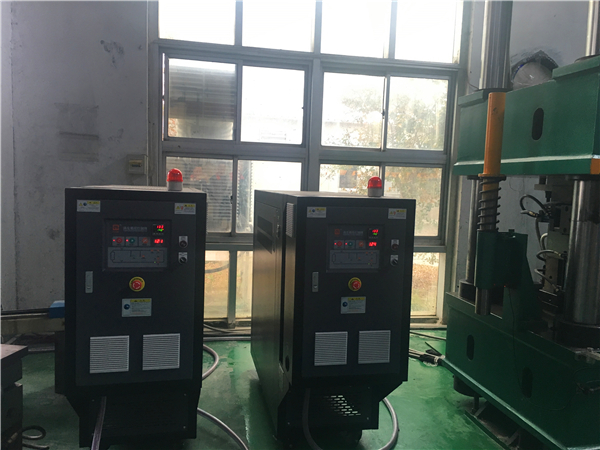 SMC模具加热油温机 (18) SMC模具加热油温机 (18)
